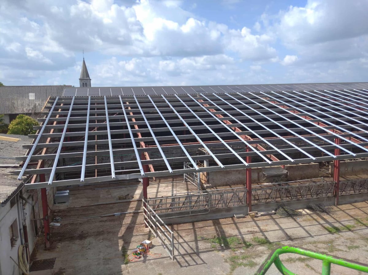 Hangar agricole en structure métallique en construction